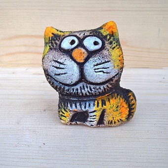 Фигурка кошки из керамики ручной работы