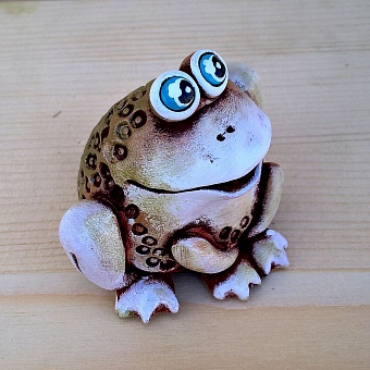 Сувенир лягушка из керамики ручной работы